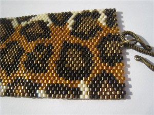 Леопардовые украшения из бисера