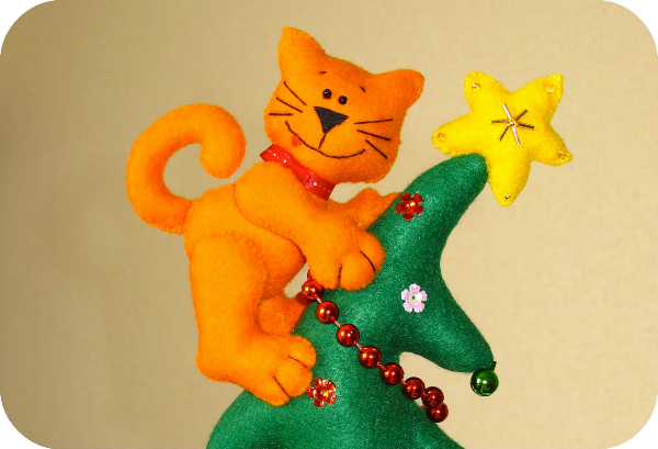 Сшить новогоднюю игрушку - Кот на ёлке