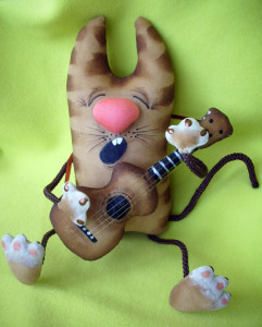Кофейная игрушка - Кот с гитарой