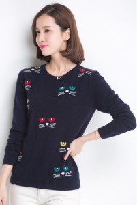 Брендовый пуловер с котом